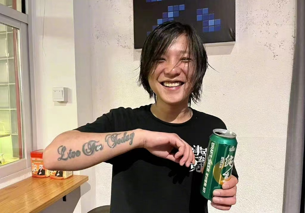 庄达菲|曝清纯小花秘恋大16岁歌手,男方长相老育有8岁小孩,知情人回应