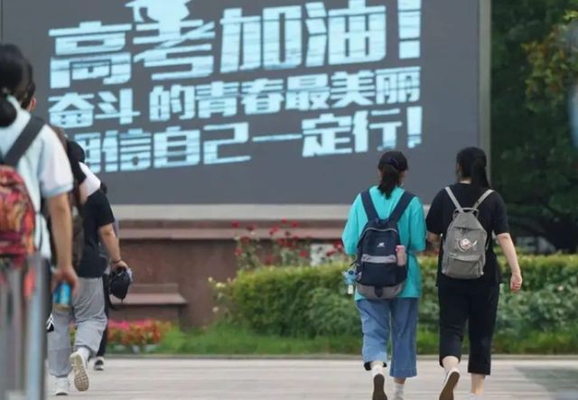 |高考考入名校的学生,在毕业后的求职过程中,往往更受青睐?