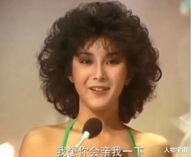 她机智美丽,是港姐季军却没入行,年轻嫁富豪生2子,今乐做慈善