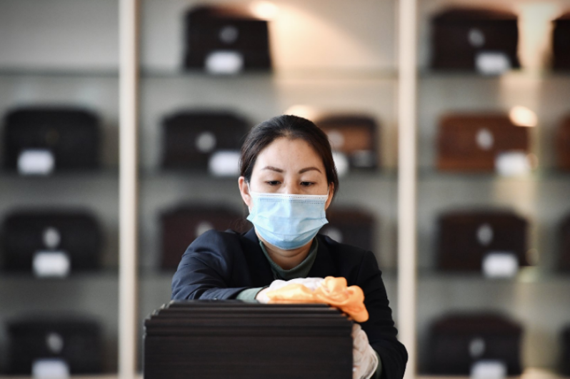 一事业单位招聘在即,工资是公务员的3倍,网友:有命赚,没命花