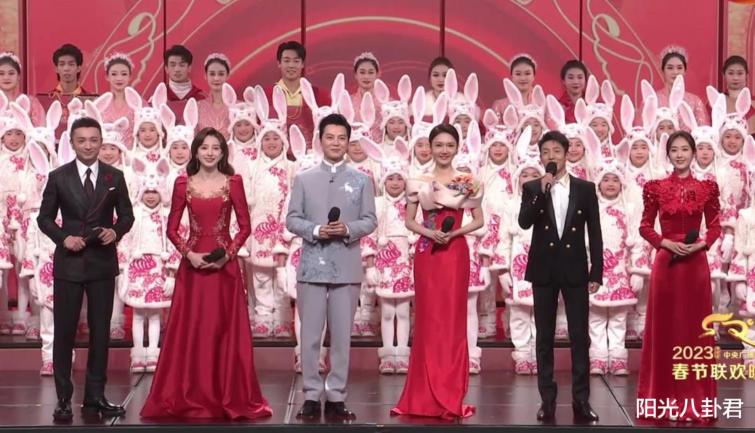 春晚|兔年春晚收视：平均收视23.25%，杨紫小品第一，沈腾马丽成功救场