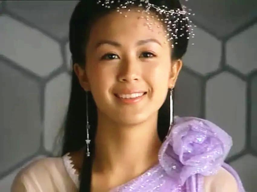 新西兰|知名港星移民新西兰被偶遇，光顾路边摊接地气，背大书包打扮朴素