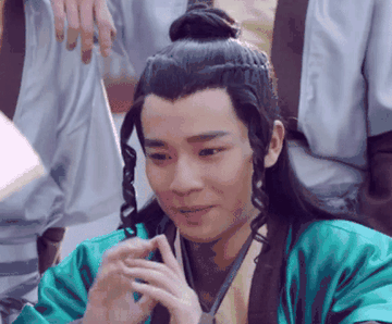 这些侮辱观众的剧情:红裙美背搞偷袭我忍了,湿旗袍打鬼子忍不了