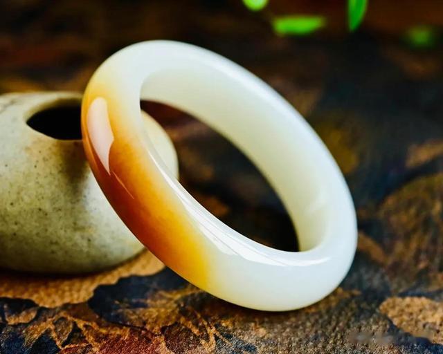 |“矫情”的重器！挑人、挑玉、挑眼力的和田玉手镯！