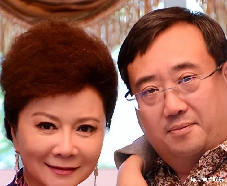 蔡明儿子竟然是他?隐瞒34年不愿公开,是蔡明的骄傲也是最大心病