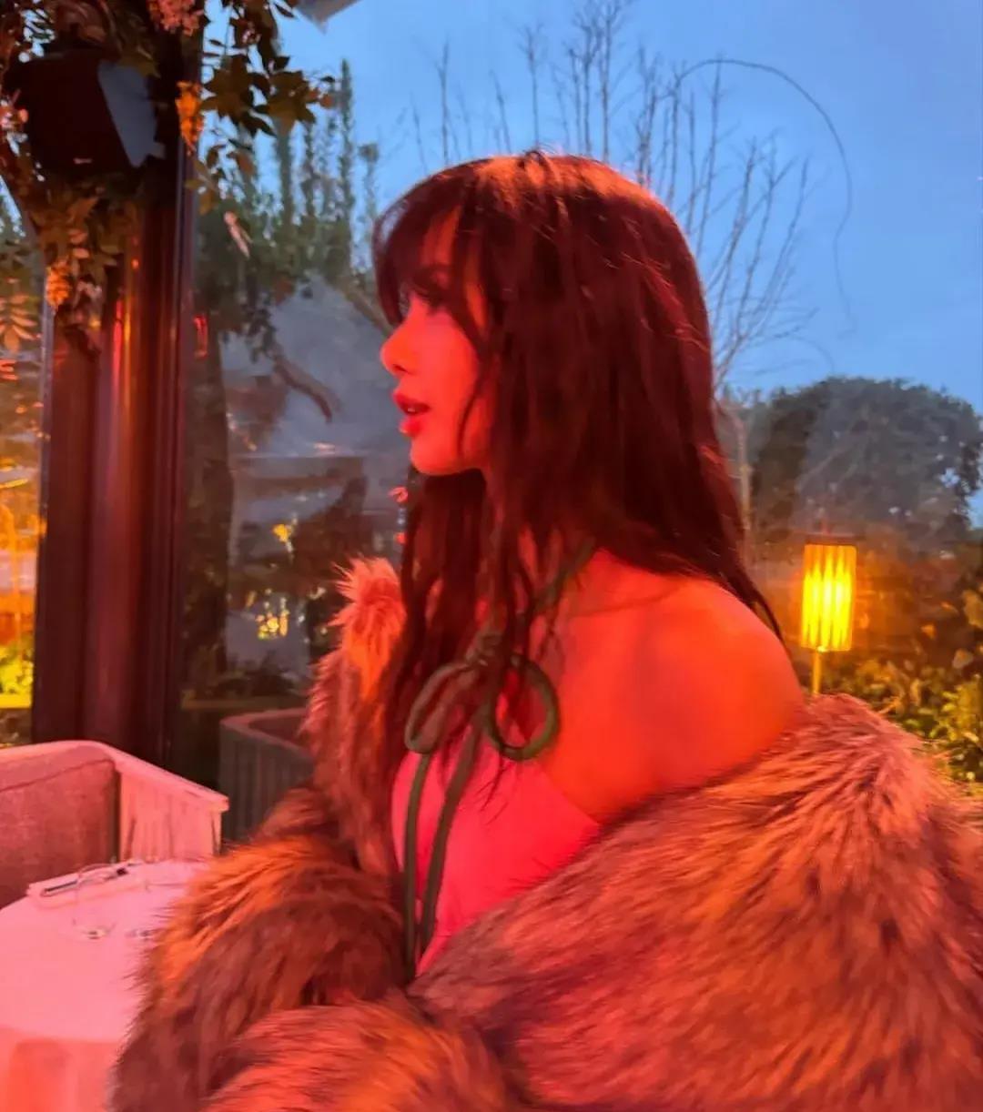 Lisa再也回不去了，梭哈了所有筹码，就是为了这朵圣诞玫瑰