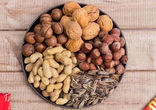 瓜子和花生，一个增肥，一个减肥，自查一下，你平时吃对了吗？