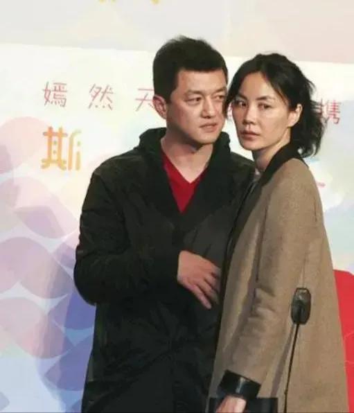 |曝王菲离婚血亏却不抱怨,婚房给了李亚鹏,不养李嫣却要掏抚养费