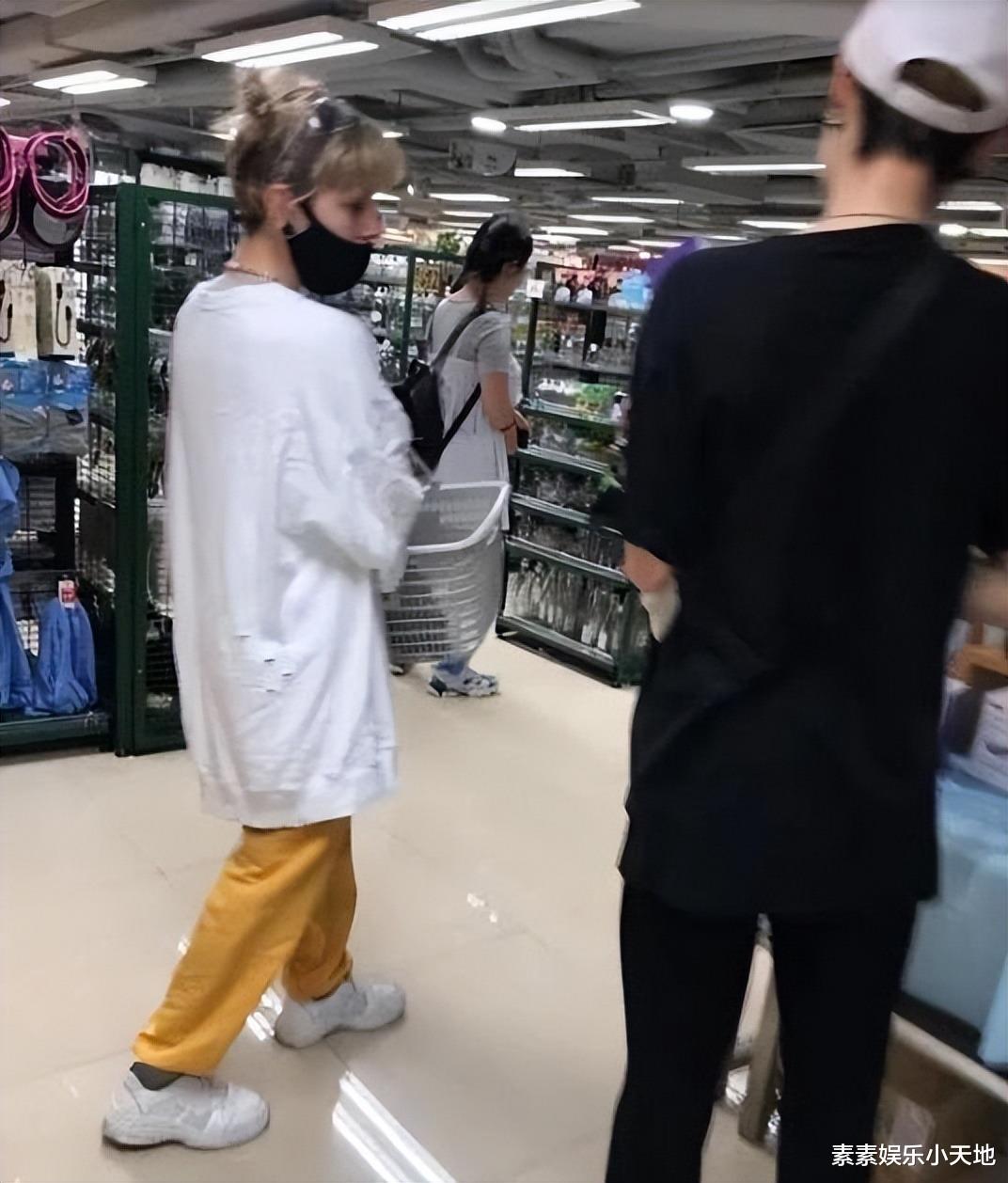 吴绮莉过节思念女儿，期待和女儿团聚，吴卓林仍旧不想回家