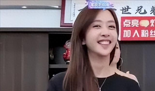 封王易主？卓仕琳二次直播太惨淡！1小时封四次，腿上刺青显眼