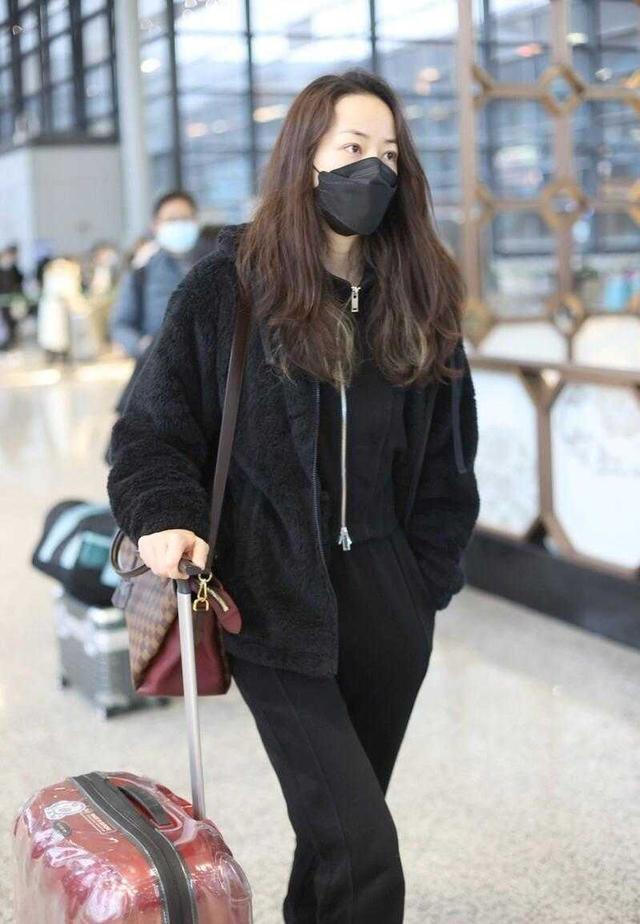 美颜 离开美颜韩雪是真的显老了，皮肤松弛憔悴，跟平常大妈一样真实！