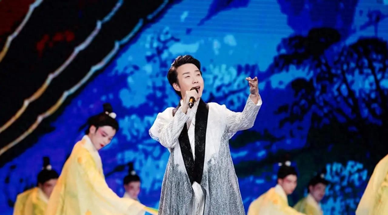 “跳梁小丑”李玉刚跌落神坛,世界对他不再宽容,梅葆玖:死不原谅