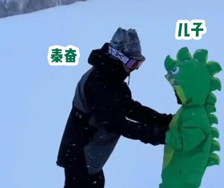 秦奋|秦奋私生子风波后首露面,现身日本排队吃拉面