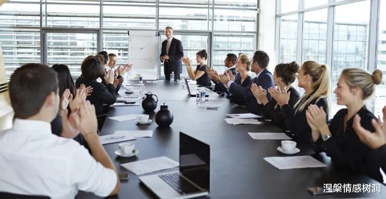 退休厅级伯父告诫我：开会时，领导问你“有没有补充意见”，千万别说“没意见”，高情商的应对是这样的