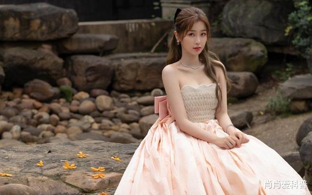 富二代|“关系户”别硬演“影视美人”,满屏都是富二代,内娱没人了吗?