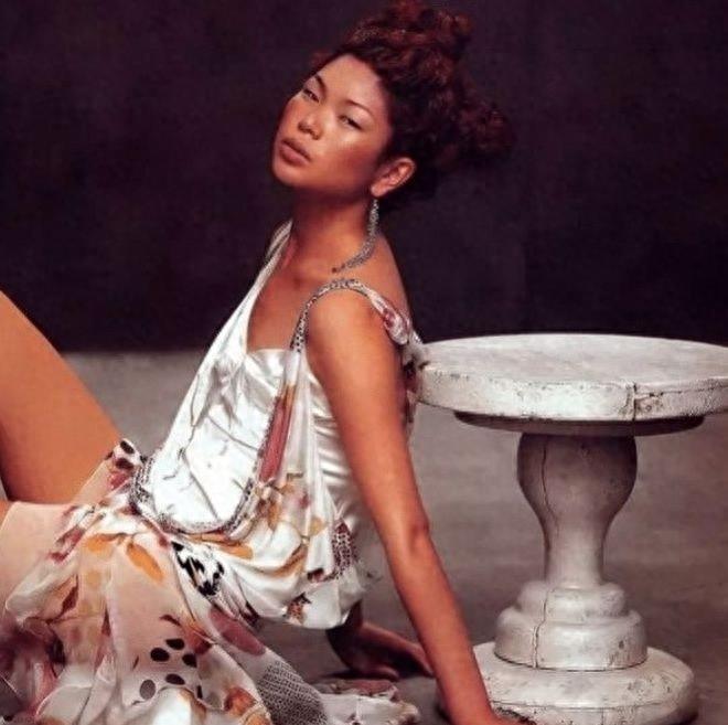 国际“丑模”吕燕逆袭,嫁入法国贵族家族,生下混血儿子颜值惊为天人