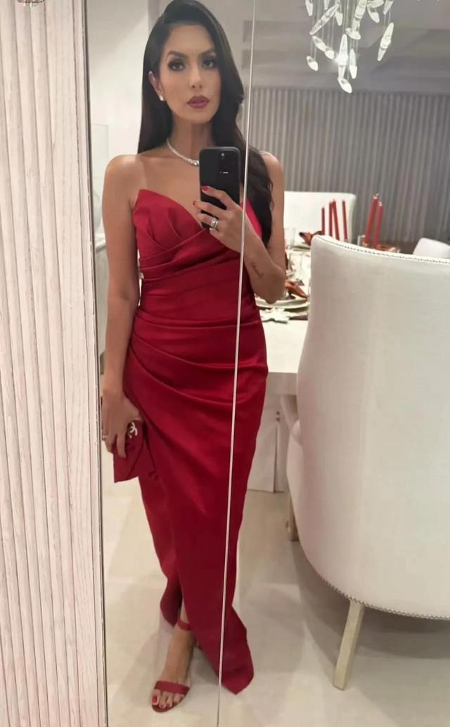 狂瘦50斤成骨感美女,瓦妮莎身材梦回巅峰!与黑人贴脸合照太开心