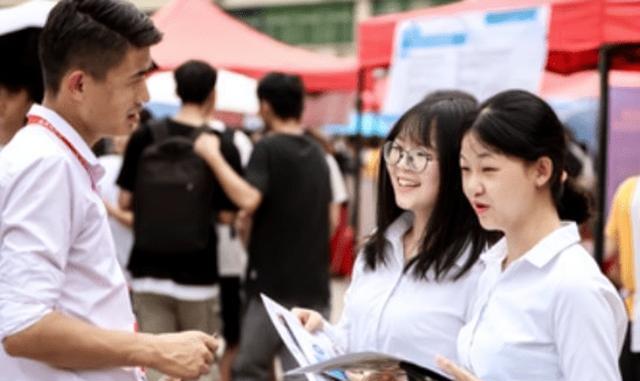 乌克兰|量体裁衣吗？国企招聘要求一本，两个北大被拒，面试官质问其动机