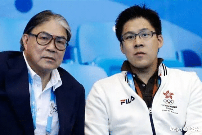 霍震霆获香港最高荣誉，三子到场祝贺，郭晶晶精心打扮气场变强