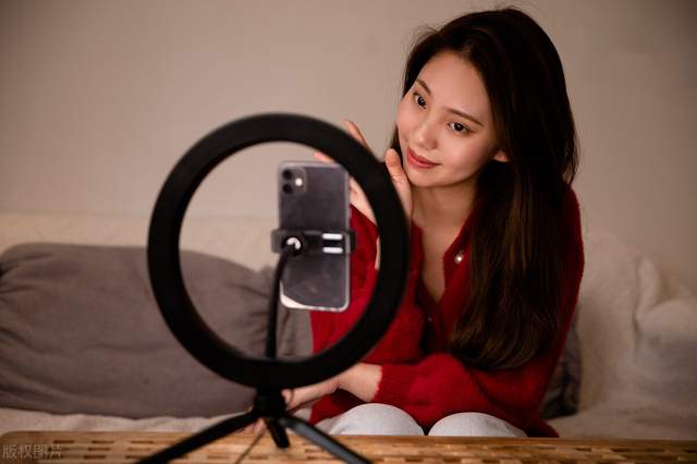 |1200的精装房里，坐着粉红色转椅是种什么感觉