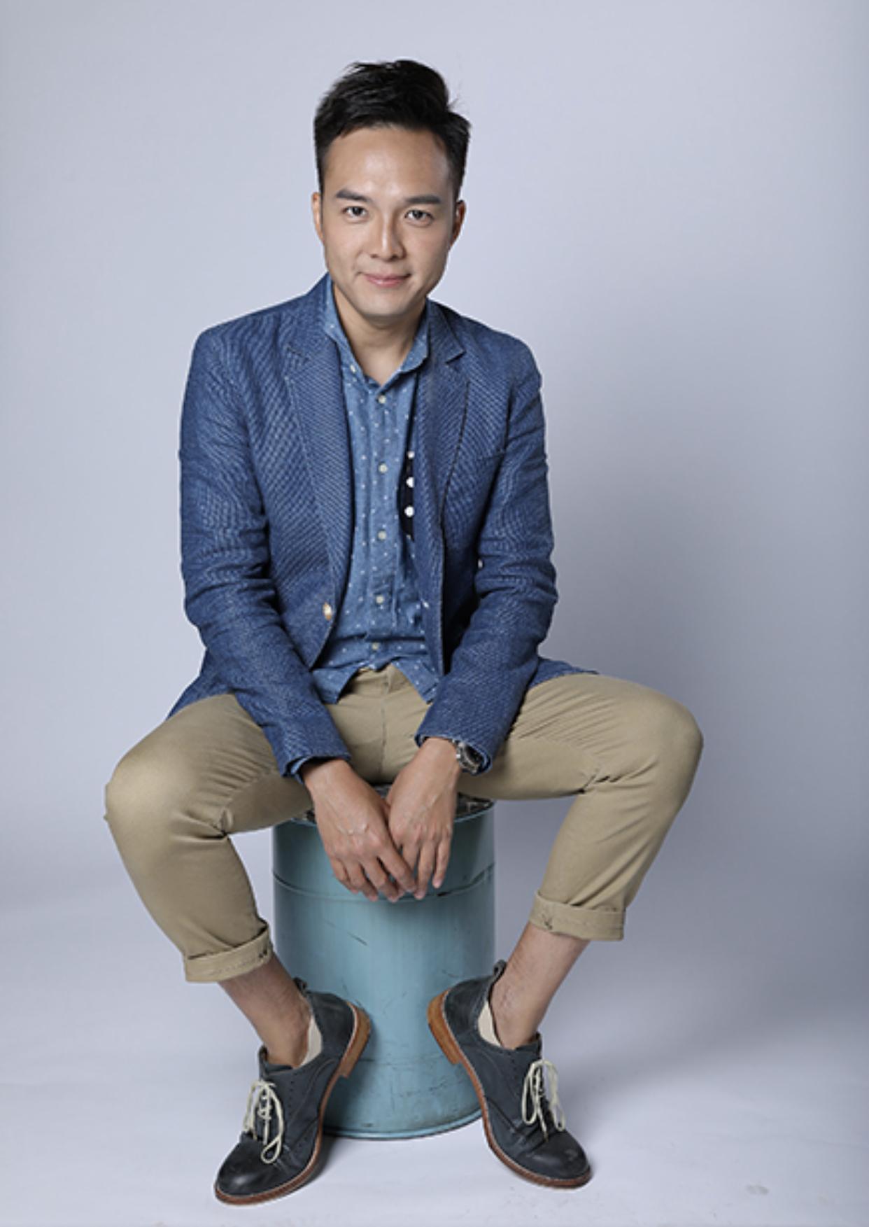 何家劲|何家劲与谭咏麟聚会！退圈后内地开工厂