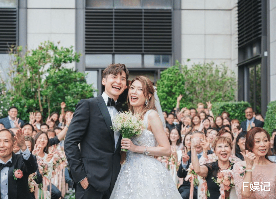 陈家乐|陈家乐夫妇结婚后首次夫妻档出席活动吸金 右眼受伤连诗雅悉心照顾