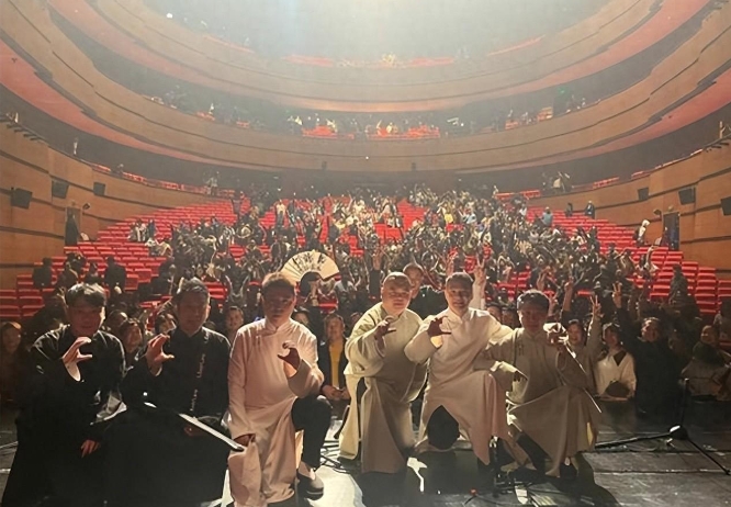 德云社温州专场结束，演员晒观众席照引热议，德云社演员很真实