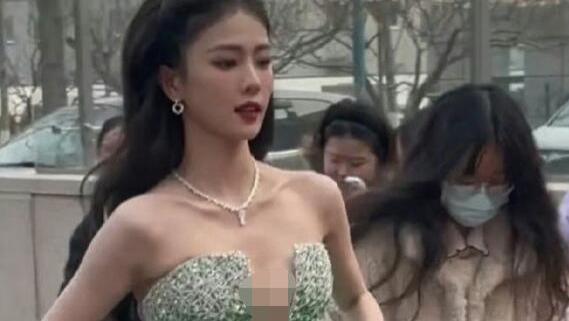 微光盛典红毯：关晓彤白鹿放飞自我，赵露思刘浩存风格大变！