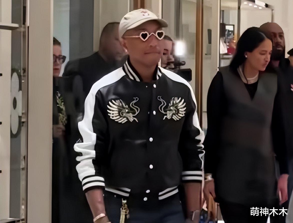 尴尬!王鹤棣脏辫头惹争议,迎合黑人总监翻车,品牌外网将其除名