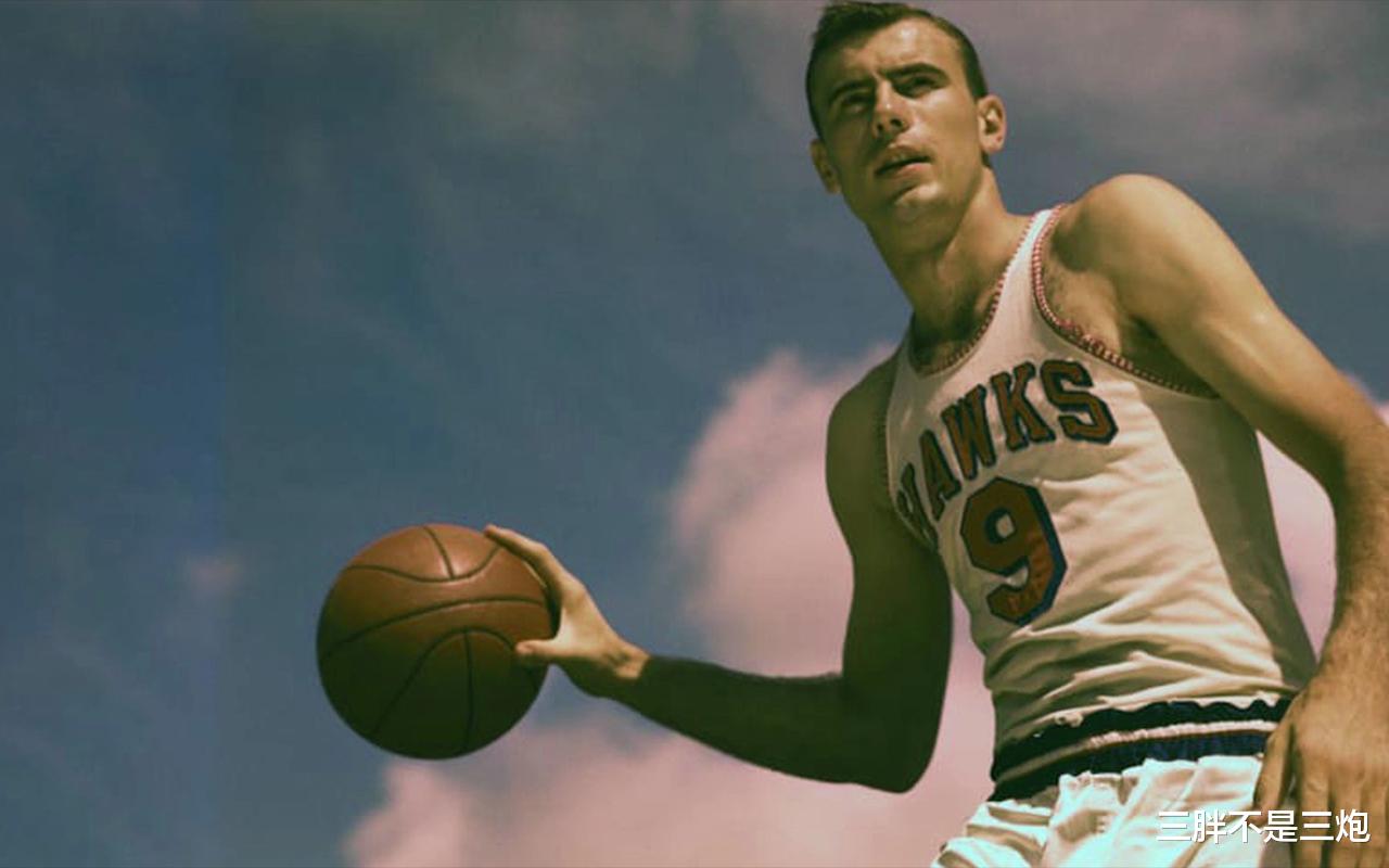 乔丹老詹都不够格？盘点职业生涯场均20+10的那些大神们！