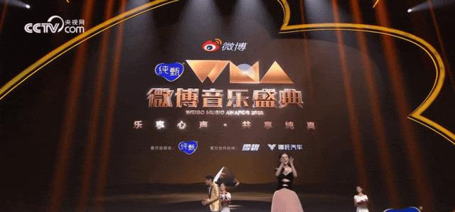 久违的音乐晚会，周笔畅又乱穿，谢娜跳脱放飞，周深深情有魅力