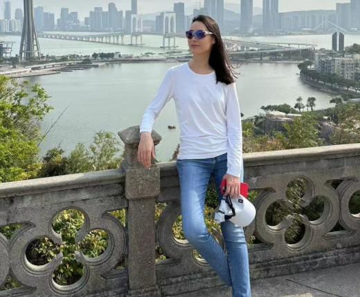 孙怡|曝王杰与小26岁梁洛施恋爱!女方2年生3子身材苗条,男方不修边幅