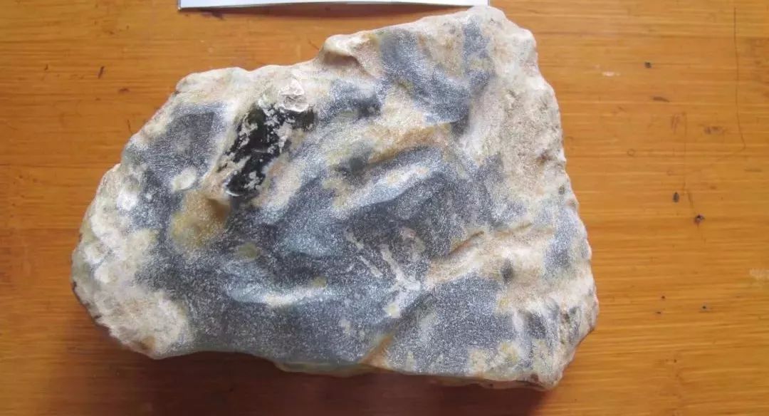 拿下一块翡翠原石，历经9月成品如何？