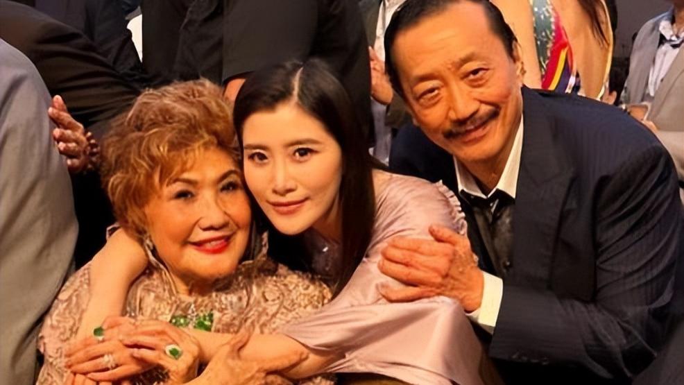 杨紫琼|杨紫琼妈妈庆祝84岁生日，刘德华舅舅带女儿陈雪铃出席晚宴