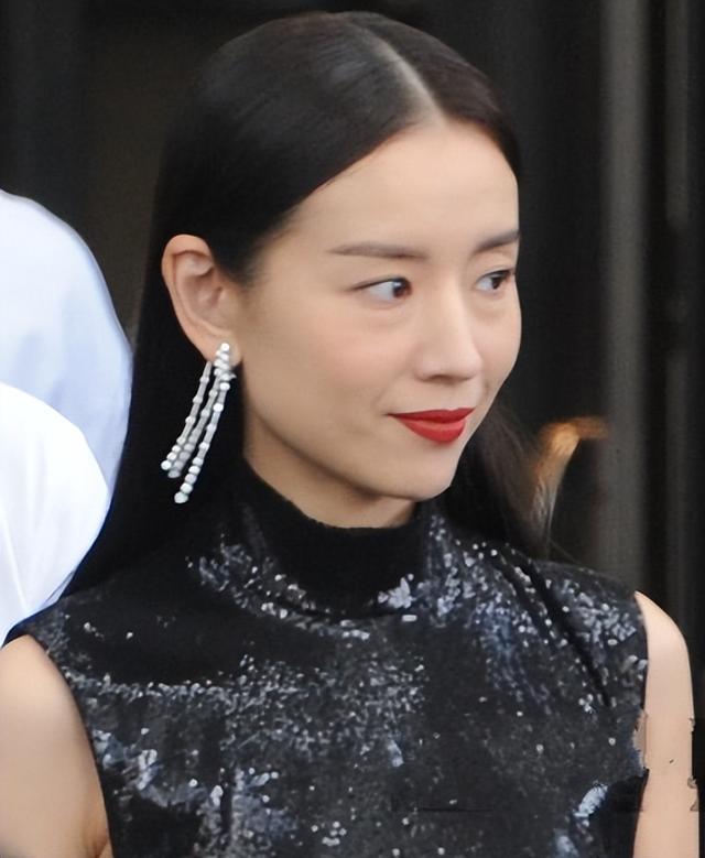 这一次,董洁的体面被“周迅”撕了个粉碎