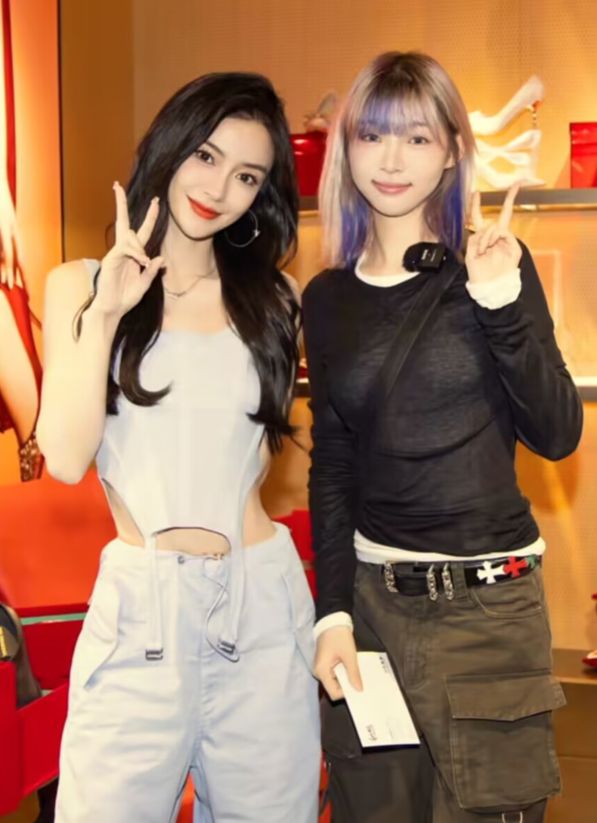 痞幼与baby同框，痞幼身材圆润显普通，网友：明星与网红区别真大