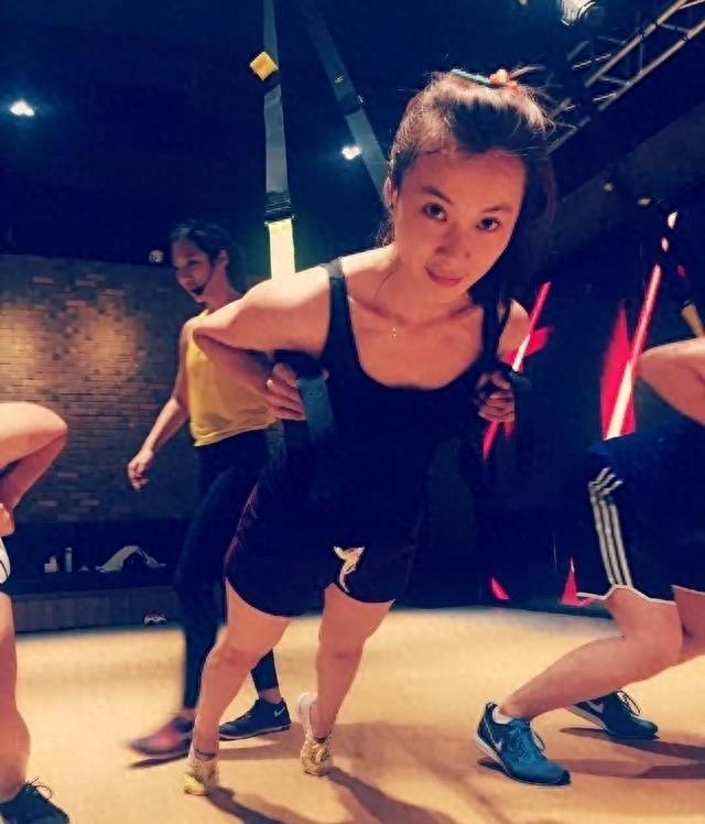 徐梵溪:没有婚姻,也没有孩子,男友花5亿娶李小冉,她只能低调成全