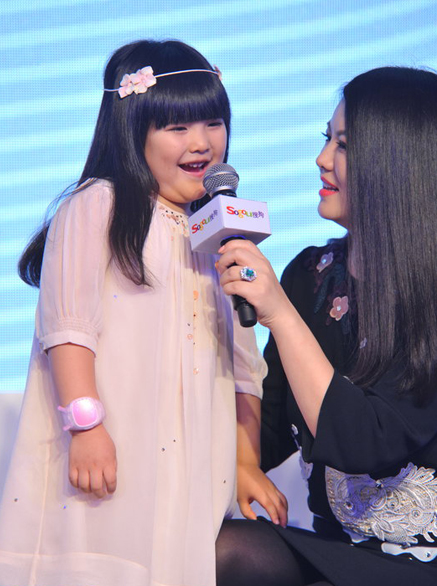 星二代13岁王诗龄晒油画,水蜜桃栩栩如生,网友:估价上百万