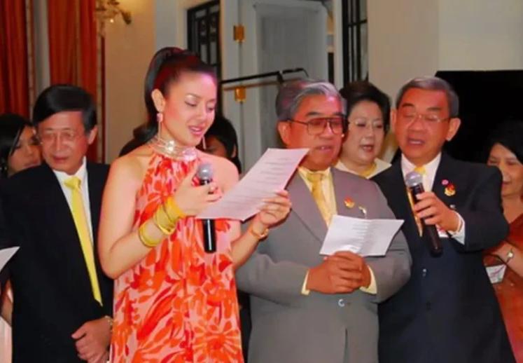 思蕊梵|苏提达王后伴君眉开眼笑,状态符合玛哈审美,思蕊梵皱眉一脸不屑