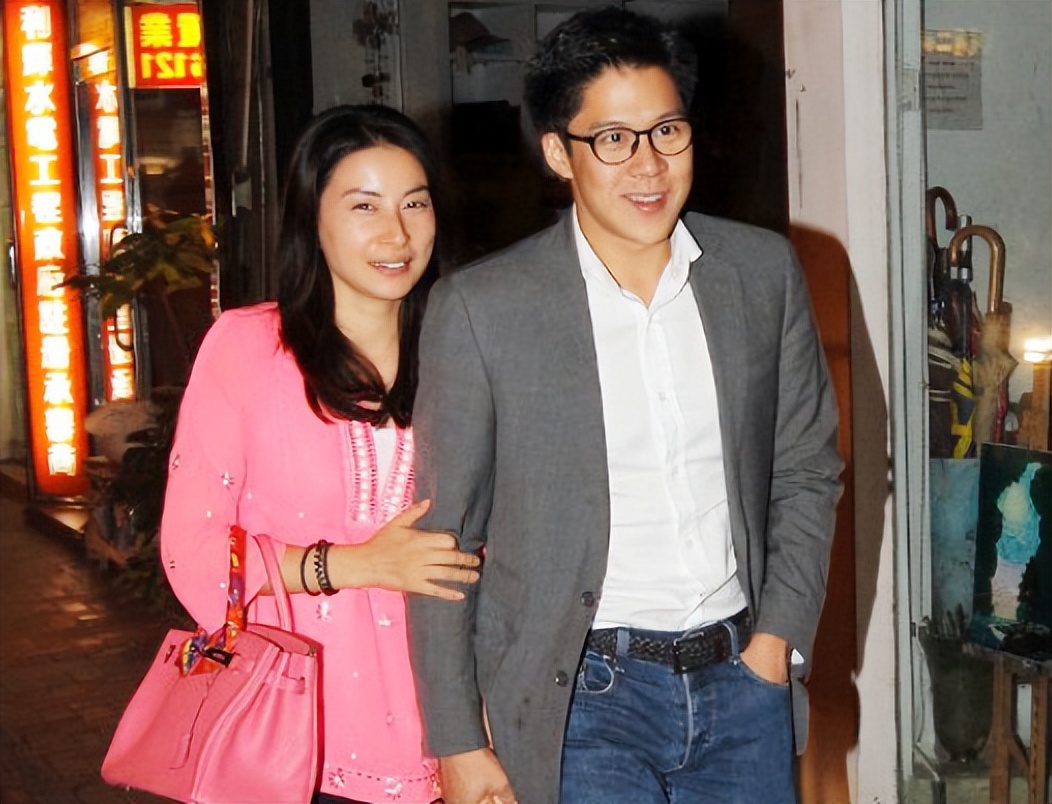 郭晶晶实惨!43岁霍启刚病情恶化,脑部缺氧昏迷,恐在睡梦中去世