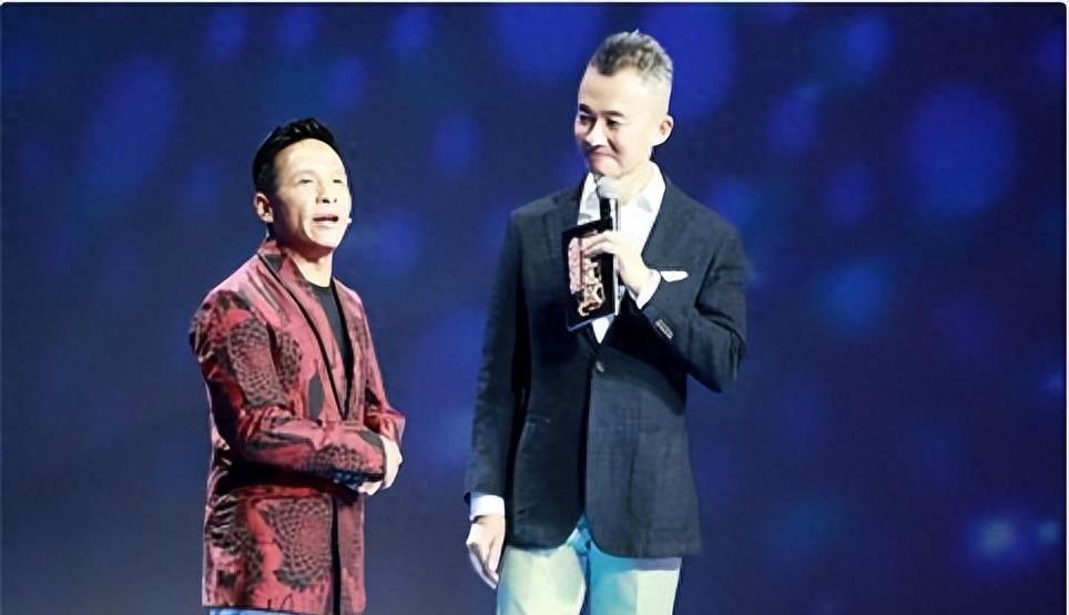 程雷和妻子王萌萌的感情,虽年纪相差18岁,但依旧甜蜜如初