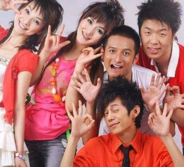 谢娜|现状尴尬!41岁谢娜工作骤减,在家带娃,频繁推新书,引粉丝反感