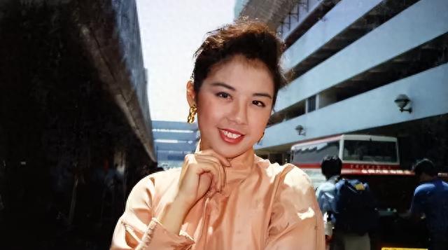 她结了个婚，被骂死了。