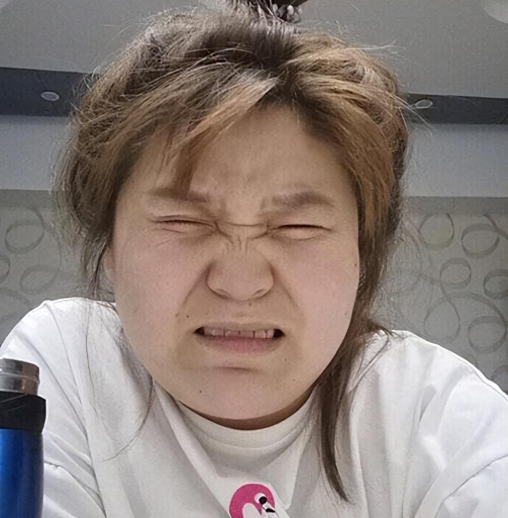 不学无术的跳梁小丑，转眼成为人上人，究竟是谁在为这些人买单啊