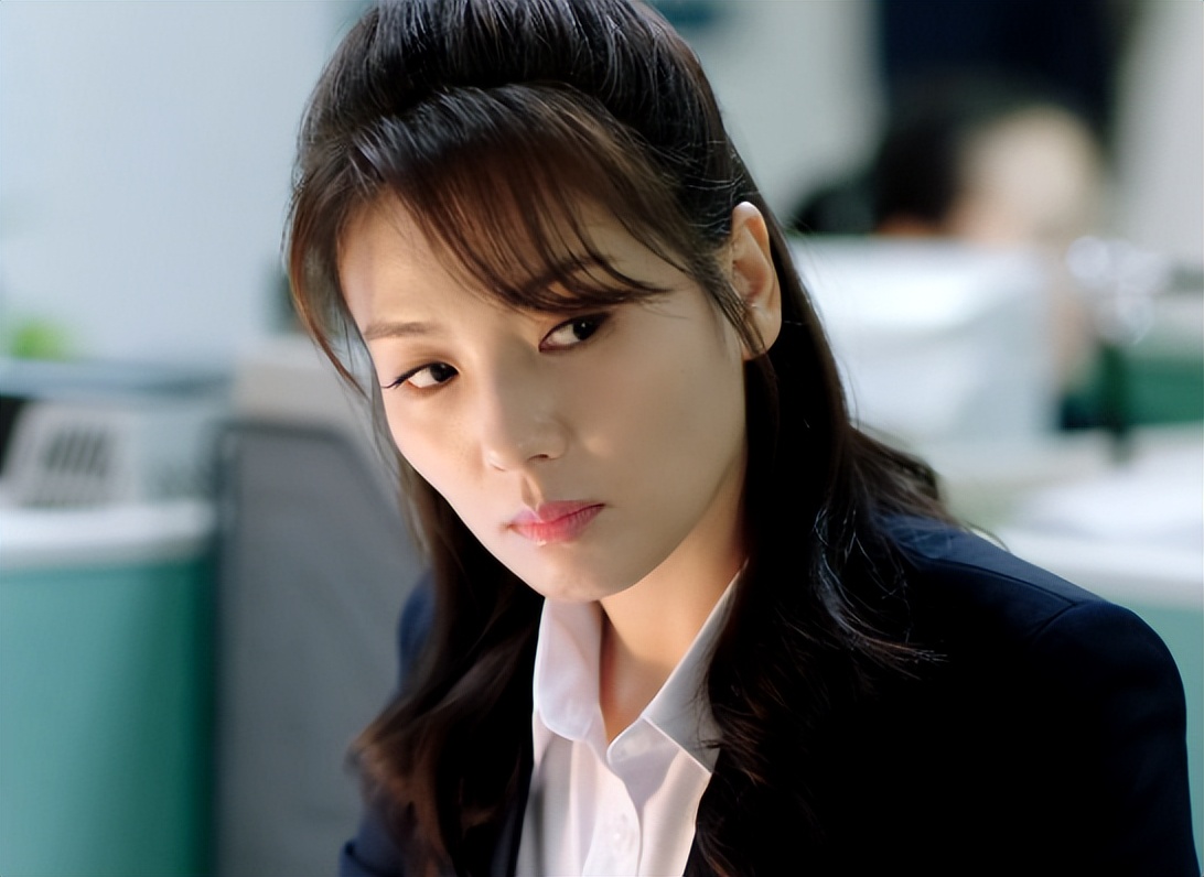 正是出自余丁导演之手,除此之外,宋春丽的《红梅花开》,殷桃的《我和