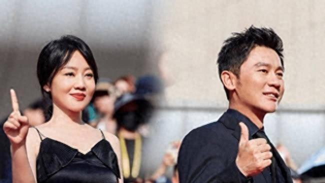 曝闫妮与小7岁的李晨恋爱，李晨正面回应，两人众多细节被扒