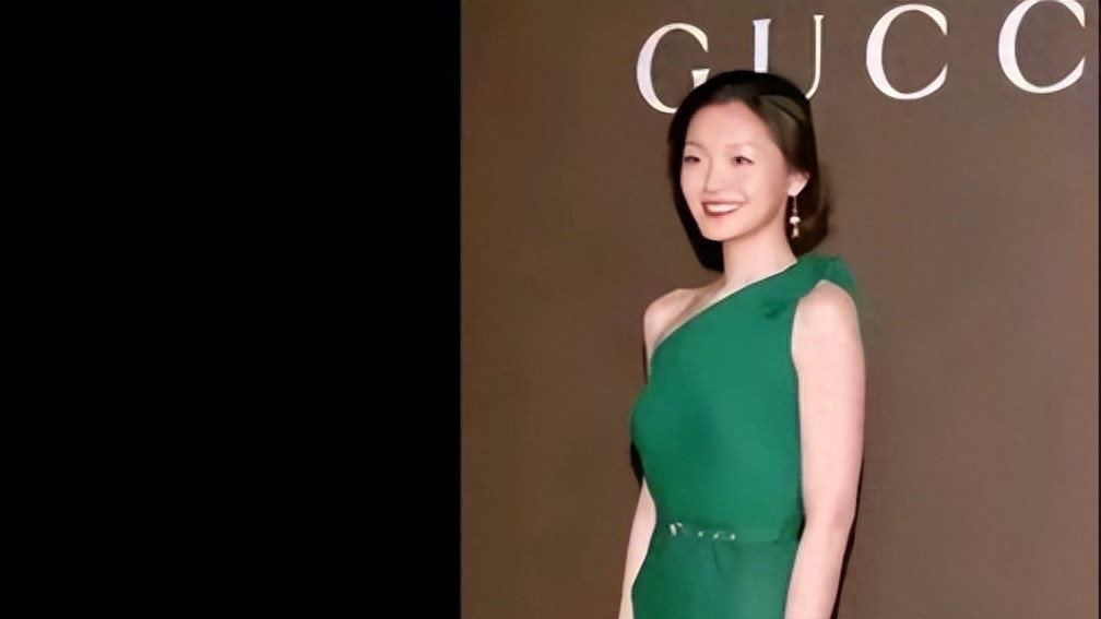 大S现身时尚活动，签新公司欲复出？网友：才结婚一年，就缺钱？