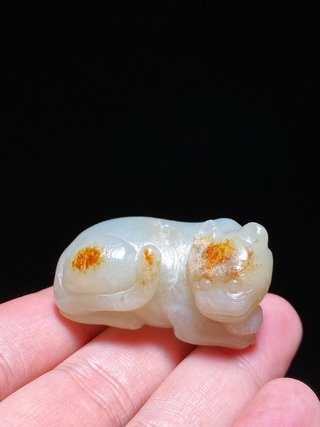 和田玉籽料|清 和田玉籽料留皮 玉虎 虎形 挂件把件