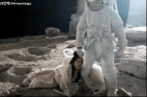 型男 “原来男生的胡子,对颜值至关重要啊,型男变呆瓜!”