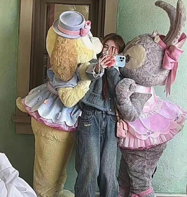 贝儿|玲娜贝儿皮下被排挤，只因游客不喜欢，饭圈思维越来越泛滥